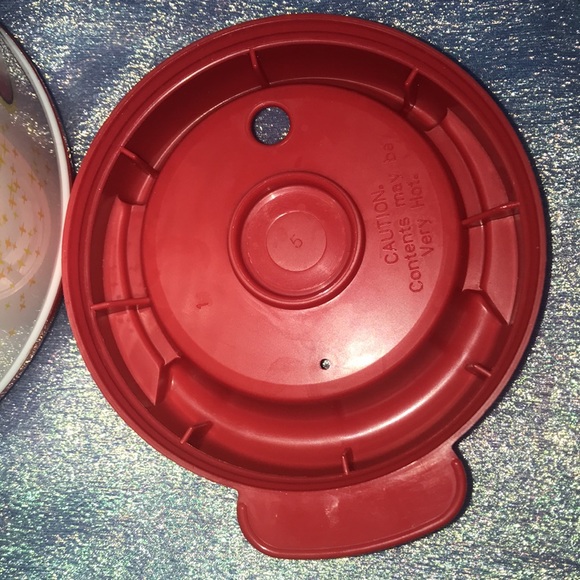 3/$50 Vintage Walt Disney World Magic Kingdom 34oz Insulated Travel Mug - Picture 6 of 8